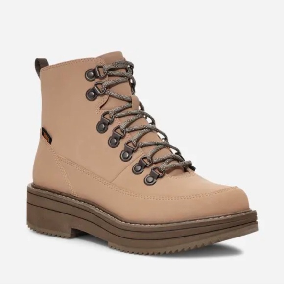 Teva Shoes - NEW Teva Midform Boots in Sand Dune, Size 6.5 New w/o Box